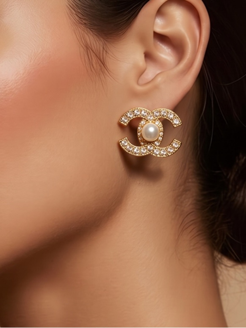 NWT Crystal/Pearl Stud Earrings.